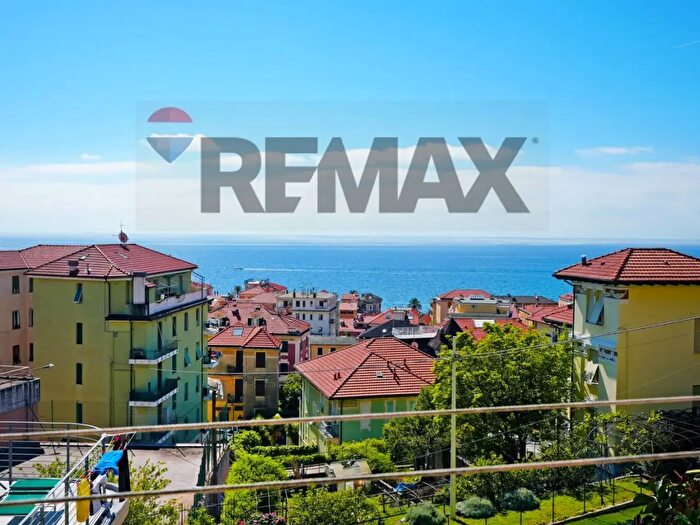 Appartamento con 6 locali in vendita in Via Creuza De Tasca, Varazze