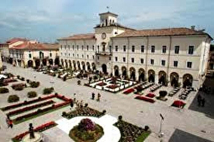 Casa con 8 locali in vendita in Cervia