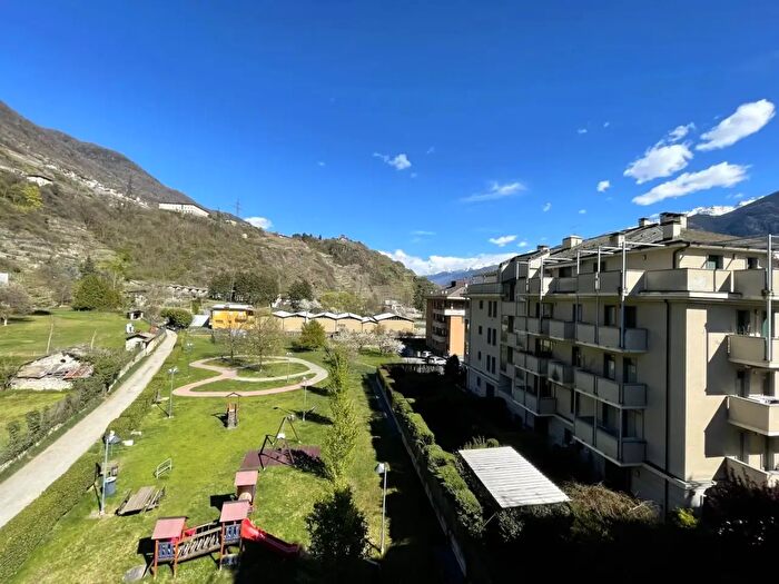 Appartamento quadrilocale in affitto in Via Grumello, Sondrio