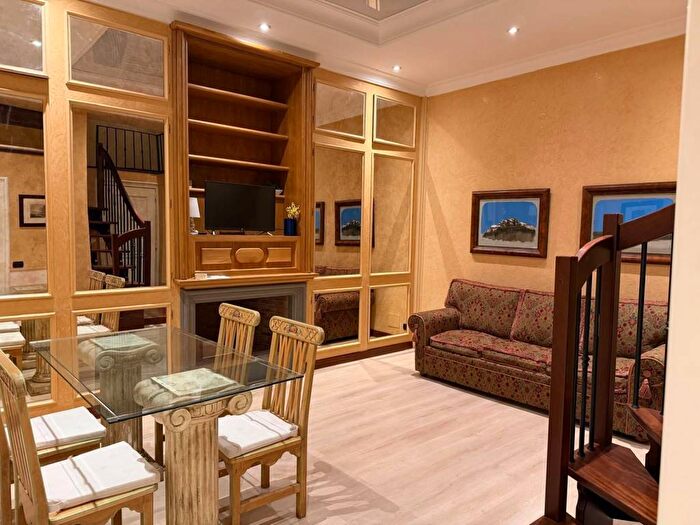 Appartamento bilocale in affitto in Via dei Condotti, Spagna, Roma