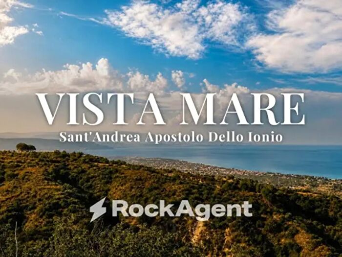 Appartamento con 5 locali in vendita in Corso Umberto I, Sant'Andrea Apostolo dello Ionio