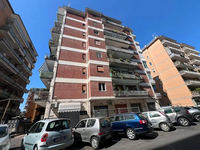 Appartamento con 5 locali in vendita in Via Pigna, Napoli
