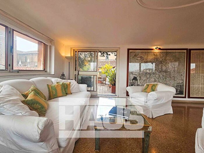 Appartamento con 5 locali in affitto in Campo dei Frari, San Polo, Venezia