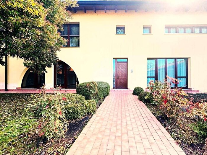 Appartamento trilocale in affitto in Curtatone