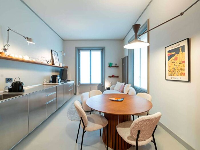 Appartamento trilocale in affitto in Via Giulio Tarra, Centrale, Milano