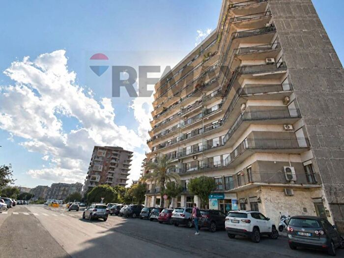 Appartamento con 6 locali in affitto in Via Alcide De Gasperi, Guardia Li Cuti, Catania