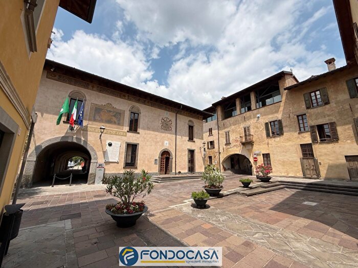 Appartamento trilocale in vendita in Via Castello, Rovato