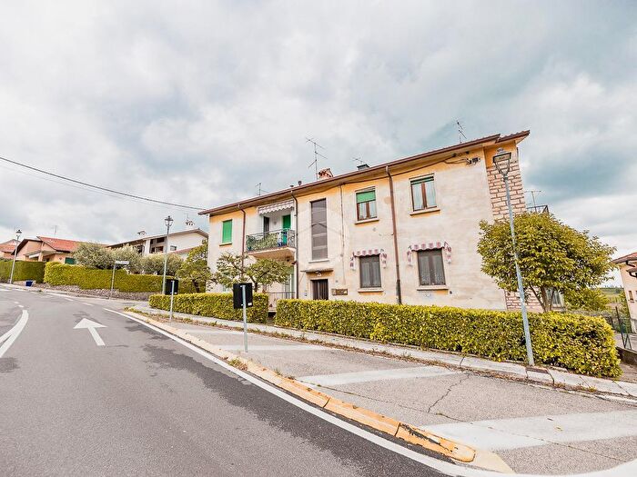 Appartamento trilocale in vendita in Str Ossario, Sommacampagna