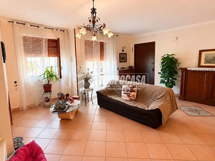 Appartamento con 5 locali in vendita in Via Campopannone P del Sole, Giugliano In Campania