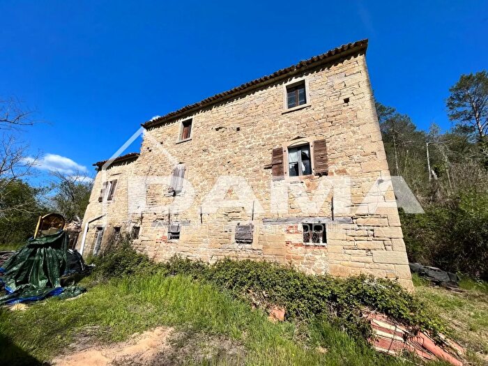 Casa con 6 locali in vendita in Via Podere Bella Vista, Galeata