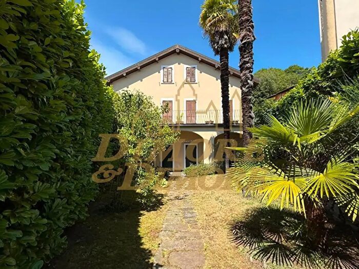 Appartamento con 5 locali in vendita in Via IV Novembre, Gignese