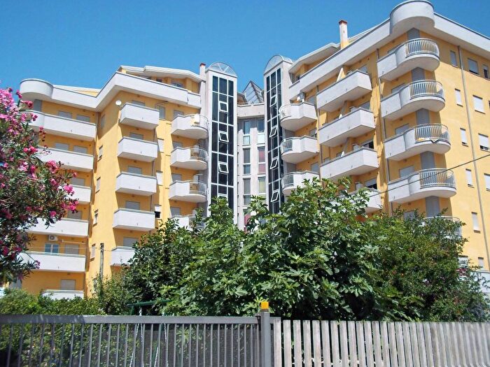 Appartamento trilocale in affitto in Traversa Ettore Majorana, Quattromiglia, Rende