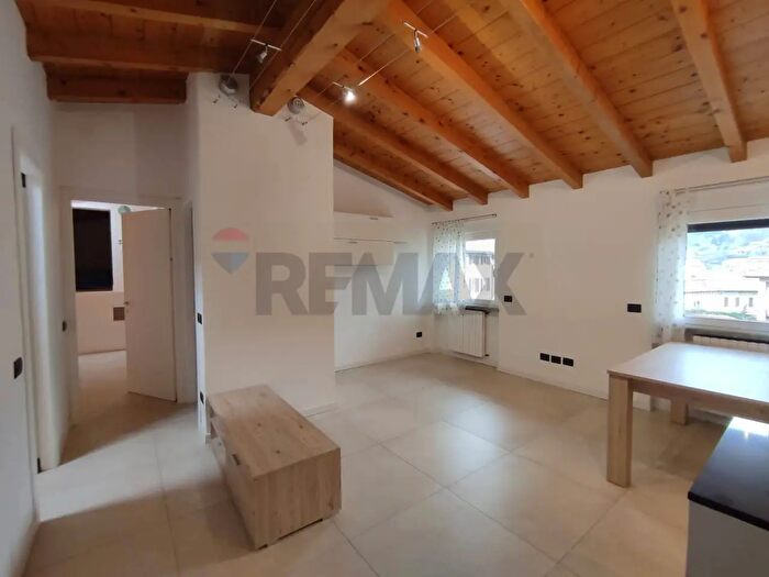 Appartamento trilocale in vendita in Via XX Settembre, San Fermo Della Battaglia