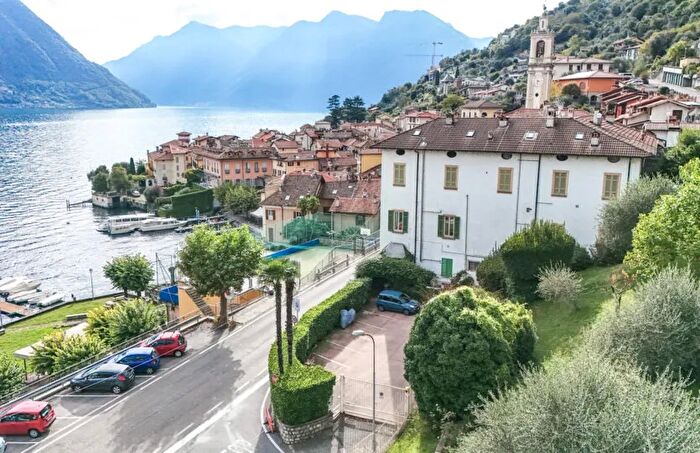 Appartamento trilocale in vendita in Sala Comacina