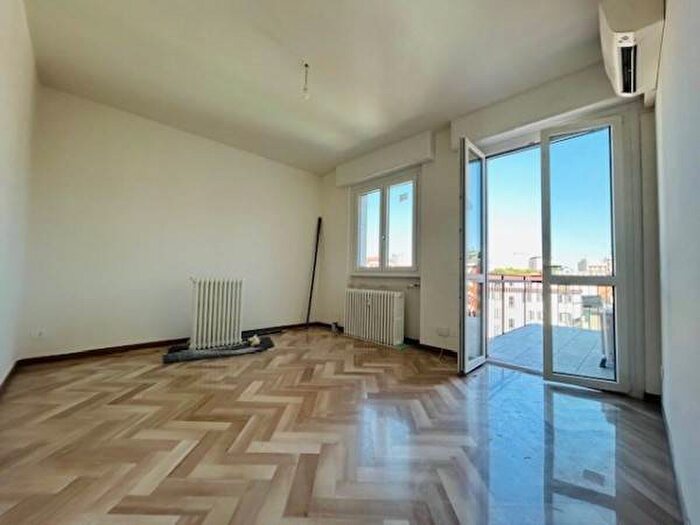 Appartamento trilocale in affitto in Via Achille Maiocchi, Morgagni, Milano