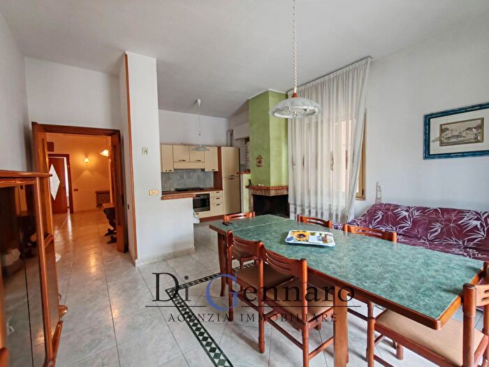 Appartamento con 5 locali in vendita in Via Garibaldi, Alba Adriatica