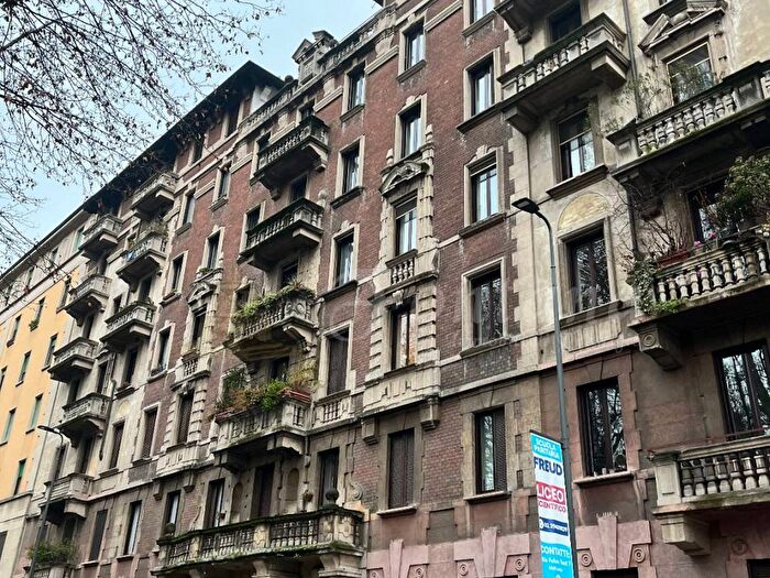 Appartamento bilocale in affitto in Piazza Giuseppe Grandi, Plebisciti Susa, Milano