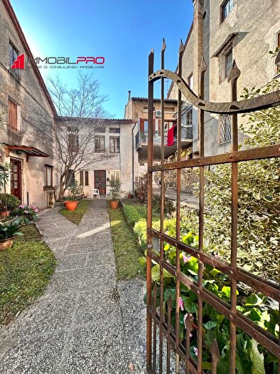 Casa con 6 locali in vendita in Via Libertà, Piovene Rocchette