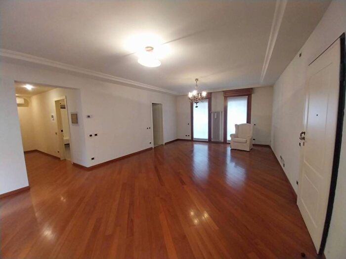 Appartamento trilocale in affitto in Viale Papa Giovanni XXIII, Stazione, Bergamo