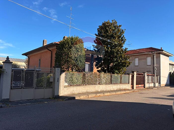 Casa quadrilocale in vendita in Via Bainsizza, Busto Arsizio