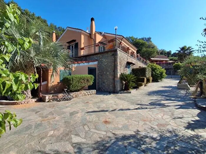 Casa con 5 locali in vendita in Via Bottassano, Finale Ligure