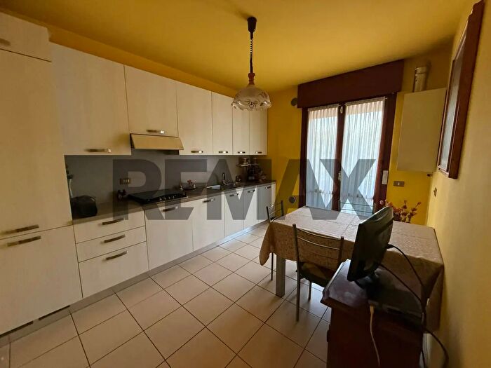 Appartamento con 5 locali in vendita in Viale della Repubblica d, Selvazzano Dentro