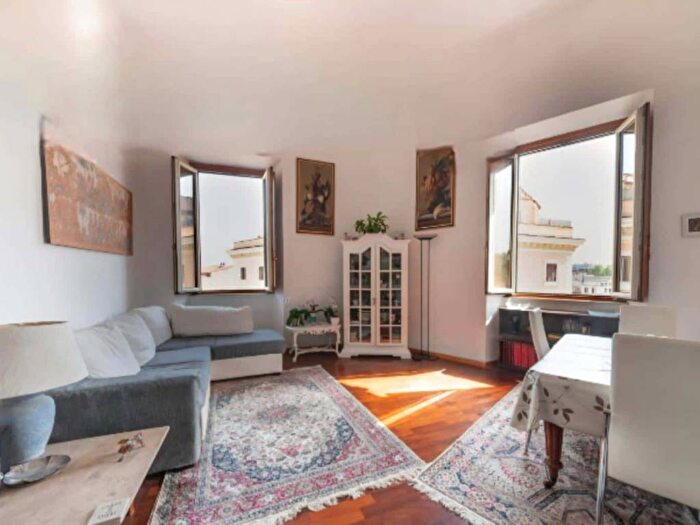 Appartamento trilocale in affitto in Via Luciano Manara, Trastevere, Roma