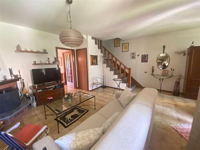 Casa con 5 locali in vendita in Prato