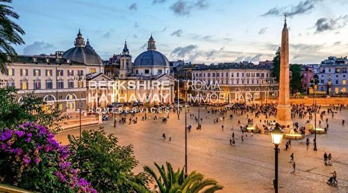 Appartamento trilocale in vendita in Via del Corso, Roma