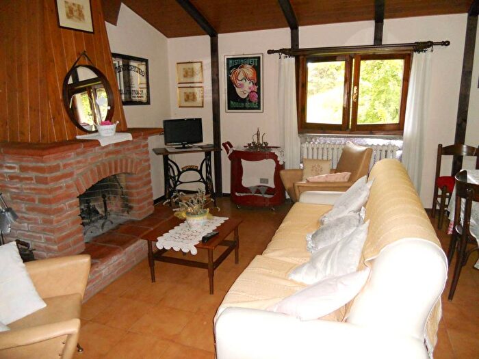 Casa trilocale in affitto in Via Morandi, Castelnuovo Ne Monti, Castelnovo Ne Monti