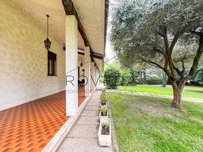 Casa con 6 locali in vendita in Via Sambughè, Preganziol