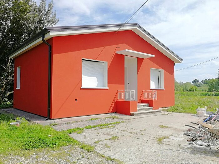 Casa trilocale in affitto in Papozze