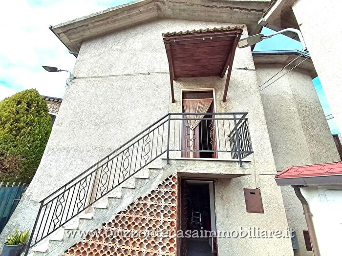 Casa con 9 locali in vendita in Ascoli Piceno