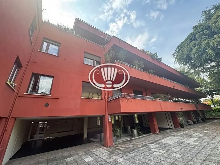 Appartamento bilocale in vendita in Viale Aguggiari, Varese