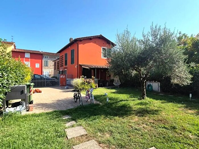 Casa quadrilocale in vendita in Ia Cortinella, Capannori
