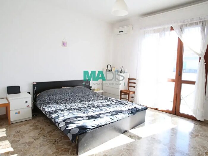 Appartamento trilocale in vendita in Via Francesco Baracca, Prato
