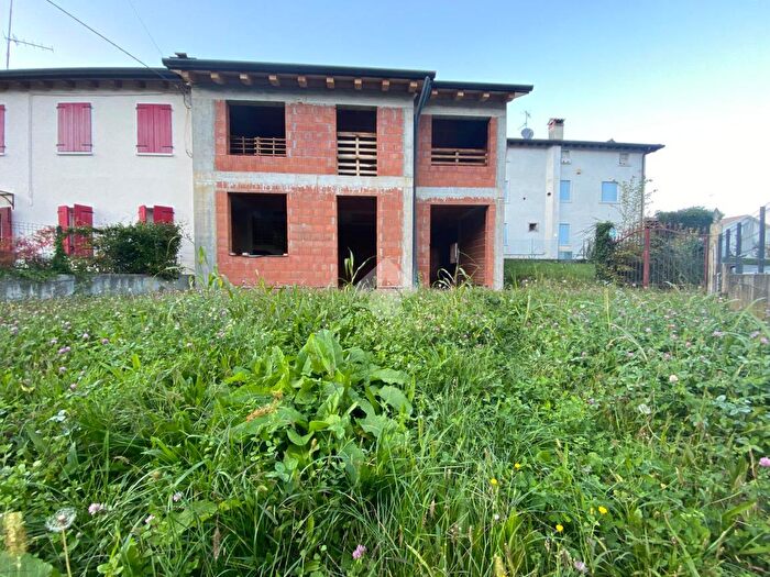 Casa con 5 locali in vendita in Via Ospedale, Cornuda