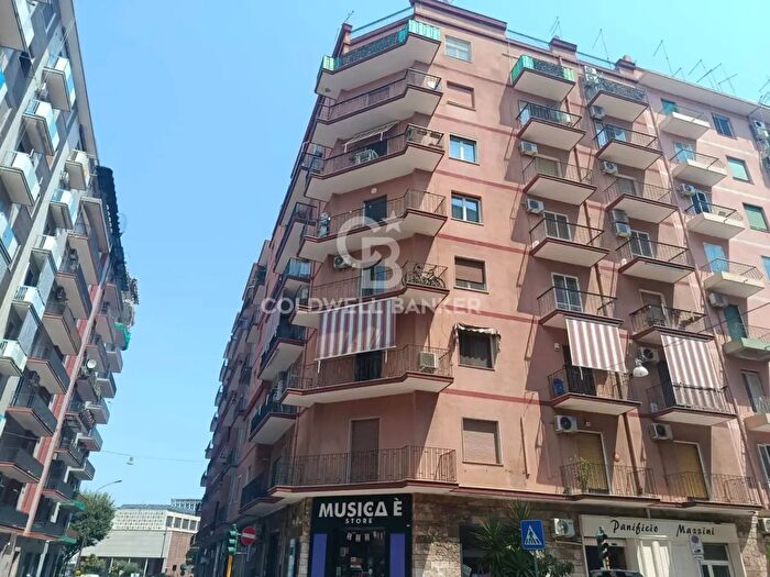 Appartamento con 5 locali in vendita in Via Falanto, Taranto