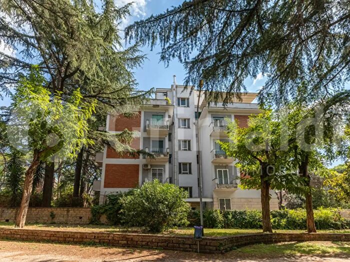 Appartamento trilocale in vendita in Via Castelbianco, Roma