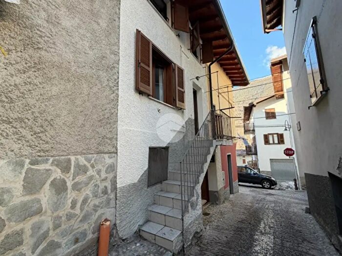 Casa con 5 locali in vendita in Via Giuseppe Garibaldi, Corteno Golgi