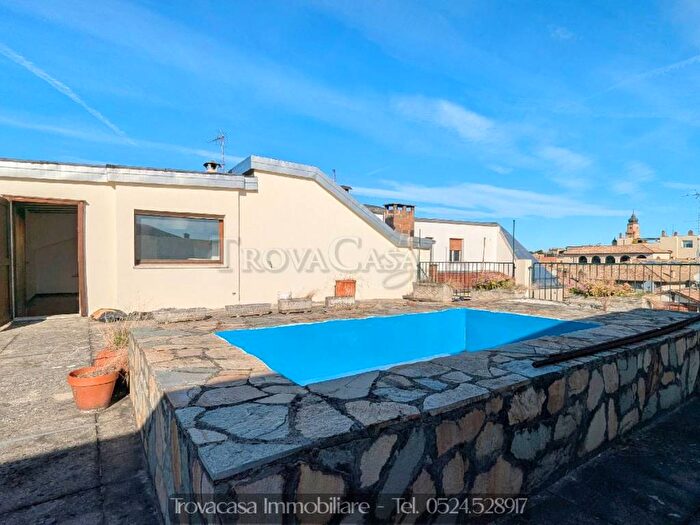 Casa con 6 locali in affitto in Strada Luigi Carlo Farini, Centro Storico, Parma