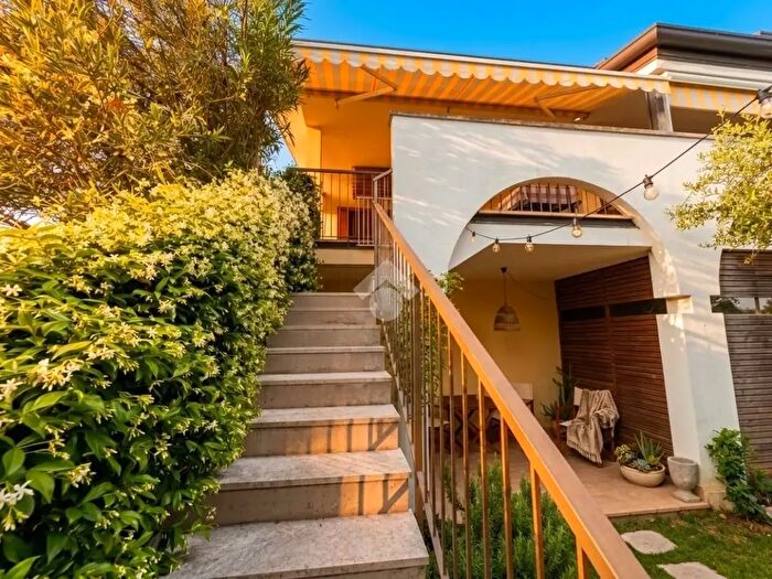 Appartamento trilocale in vendita in Via dei Vigneti, Lazise