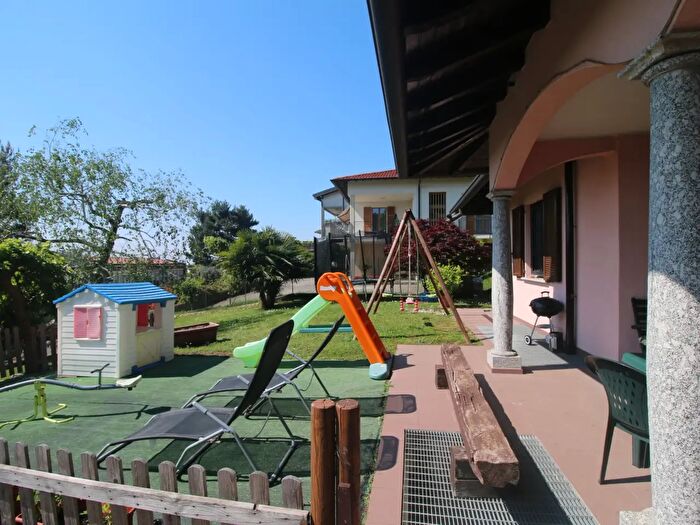 Casa con 15 locali in vendita in Via delle Busacce, San Fermo Della Battaglia