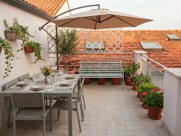 Casa con 5 locali in affitto in Viareggio