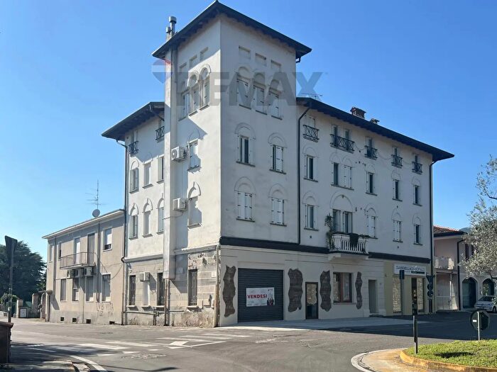 Casa con 10 locali in vendita in Cellatica