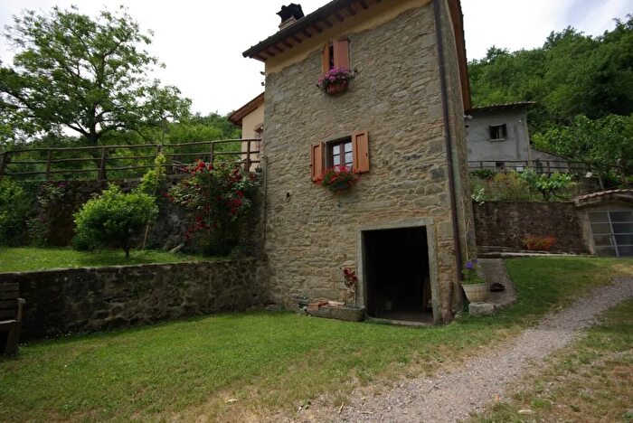 Casa con 7 locali in vendita in Monterchi