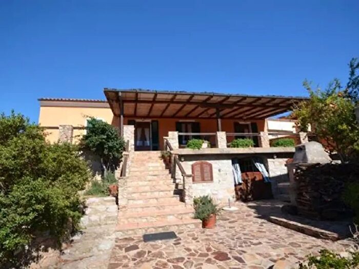 Casa con 6 locali in vendita in Via Chiusedda, La Maddalena