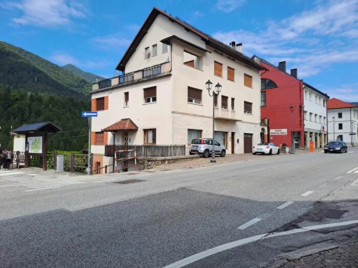 Appartamento con 7 locali in vendita in Ovaro