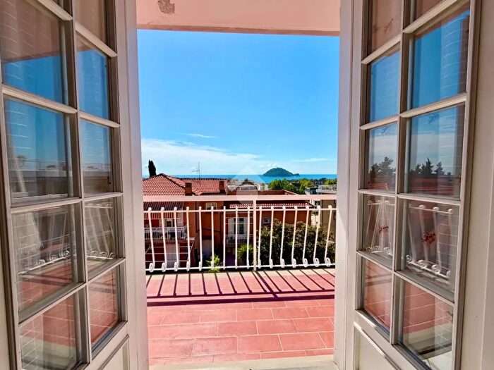 Appartamento bilocale in vendita in Via Donatello, Albenga