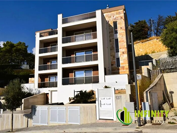 Appartamento con 6 locali in vendita in Via Caduti di Nassiriya, Matera